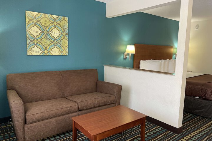 Room 10 of 19