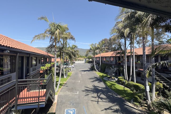 Garden Inn & Suites