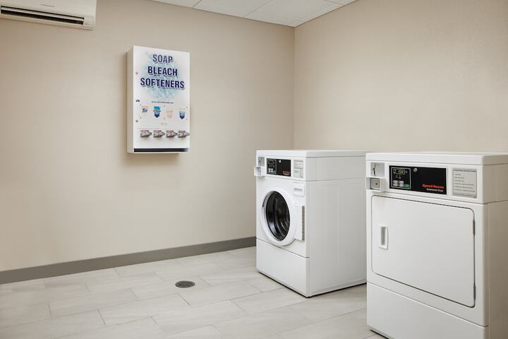 Holiday Inn Express & Suites Wheeling by IHG
