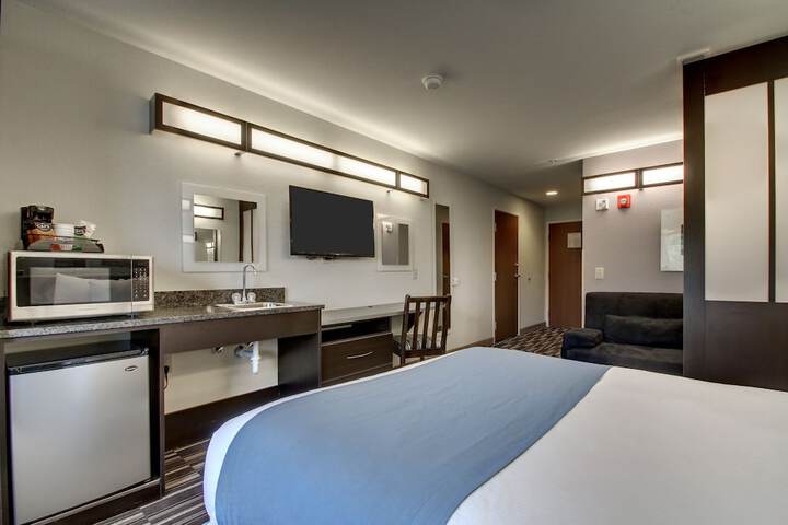 Room 25 of 37