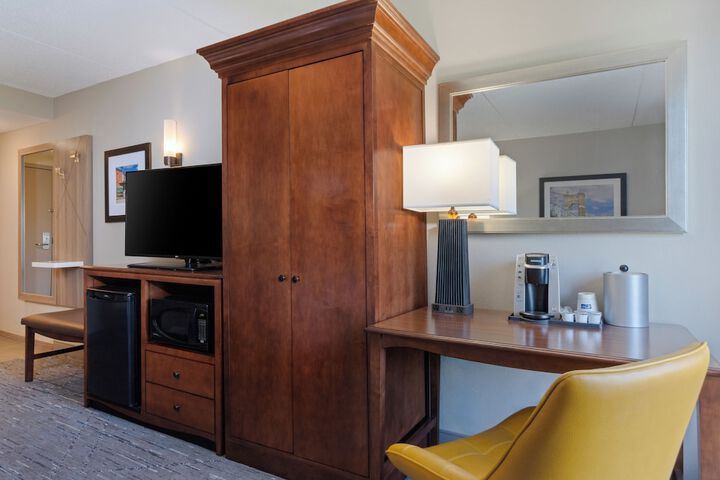 Holiday Inn Express & Suites Cincinnati Riverfront by IHG