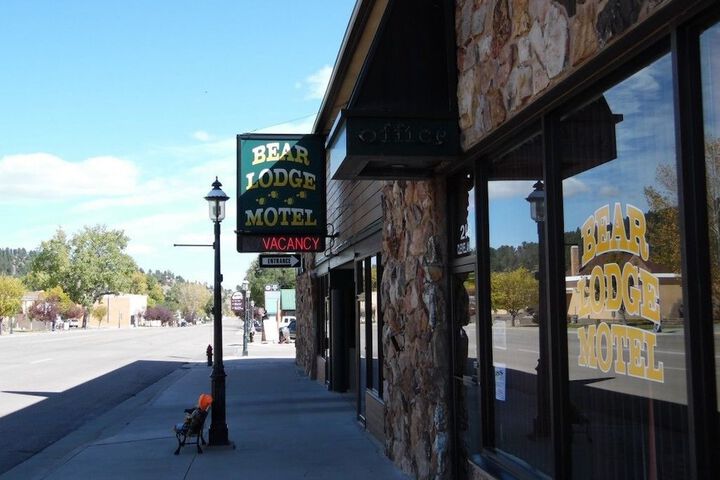 Bear Lodge Motel