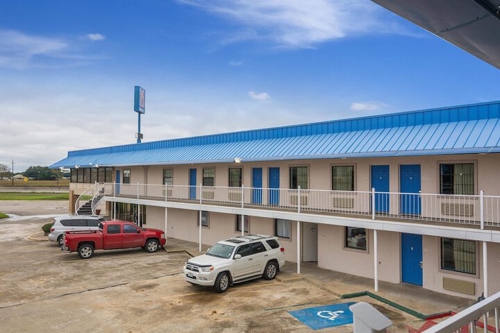 Motel 6 Winnie TX
