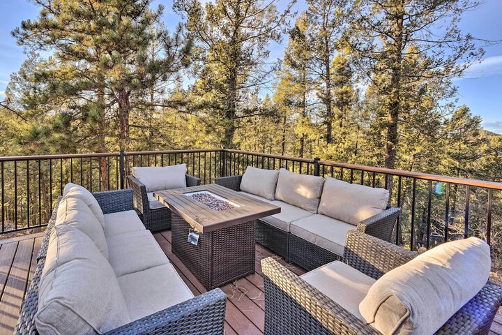 mountain Haven w / Deck + Pikes Peak Views!