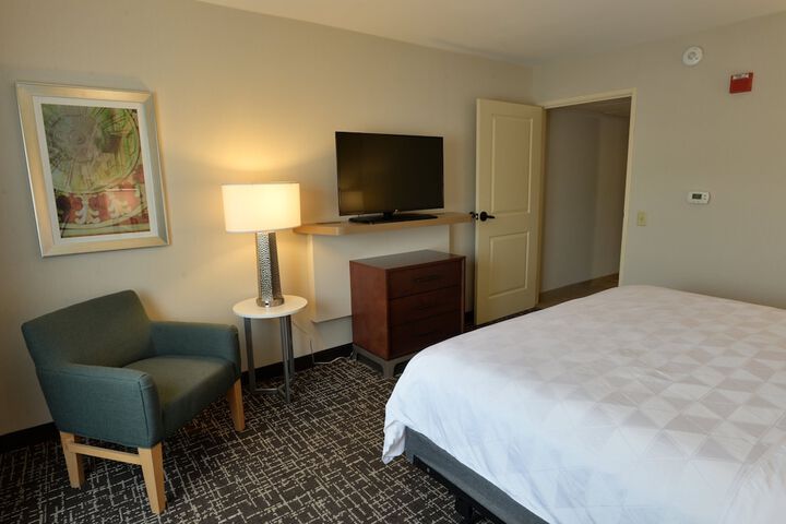 Room 13 of 42