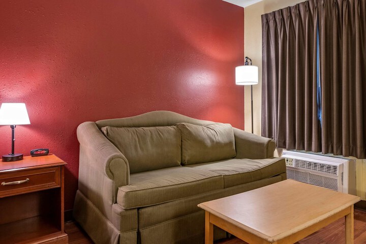 Room 18 of 33