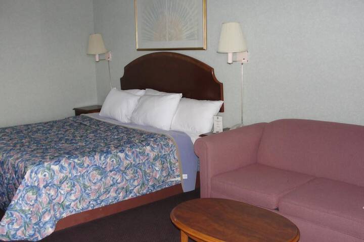 Room 3 of 8