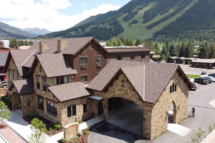 Elk Country Inn