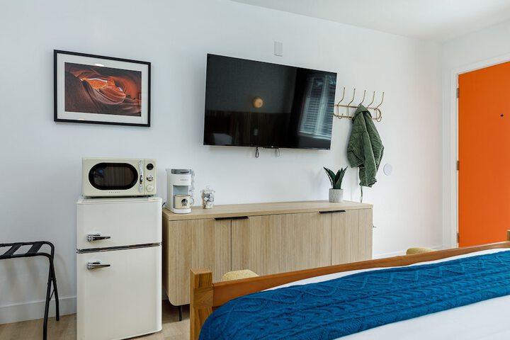 Room 72 of 105