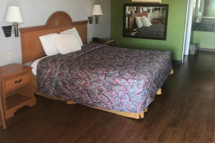 Room 10 of 30