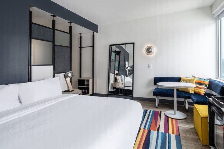 Aloft by Marriott Dallas Arlington South