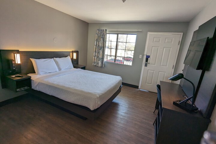 Room 16 of 64