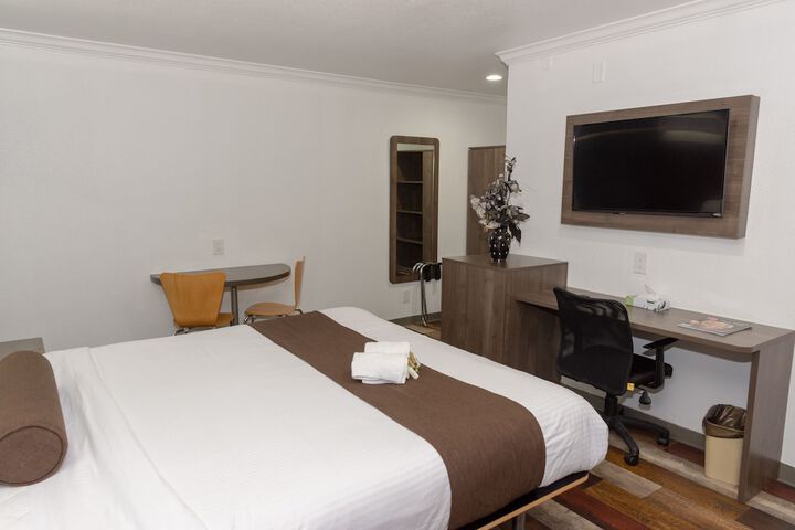 Room 10 of 26