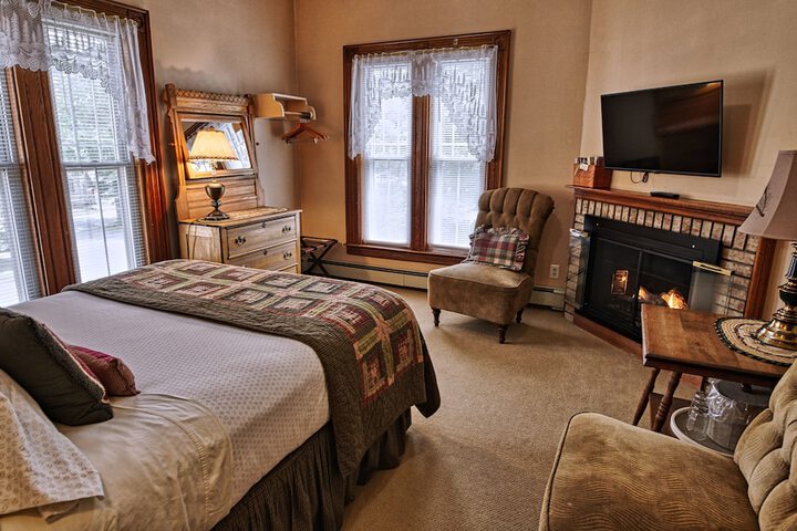 Rockwell Falls Inn and Wine Bar