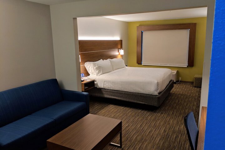 Room 18 of 35