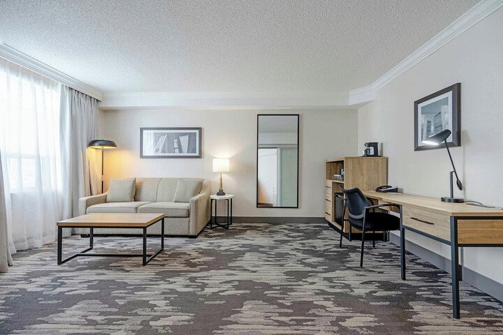 Sandman Signature Mississauga Hotel