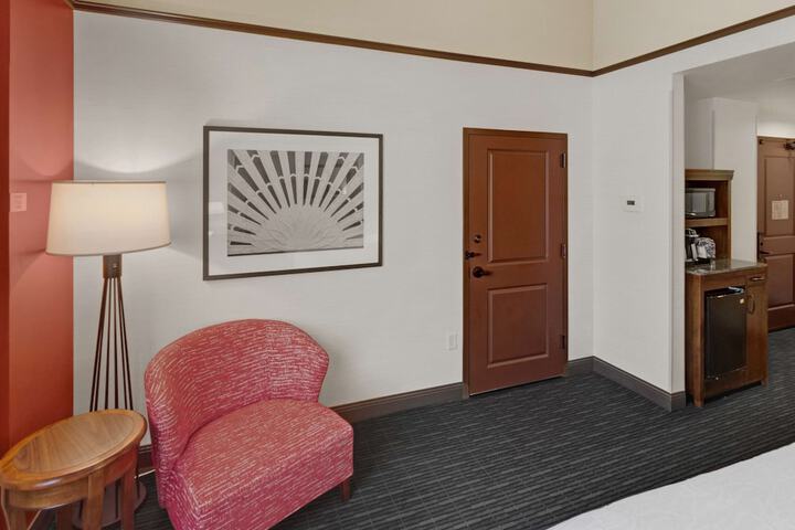 Room 33 of 76