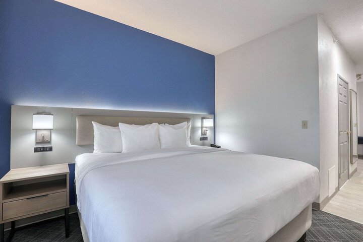 Room 40 of 83