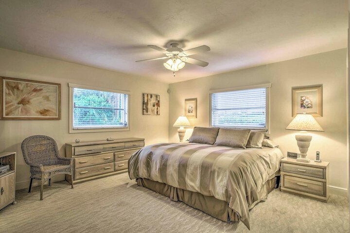 Spacious Naples Home 1 Mi to Vanderbilt Beach!