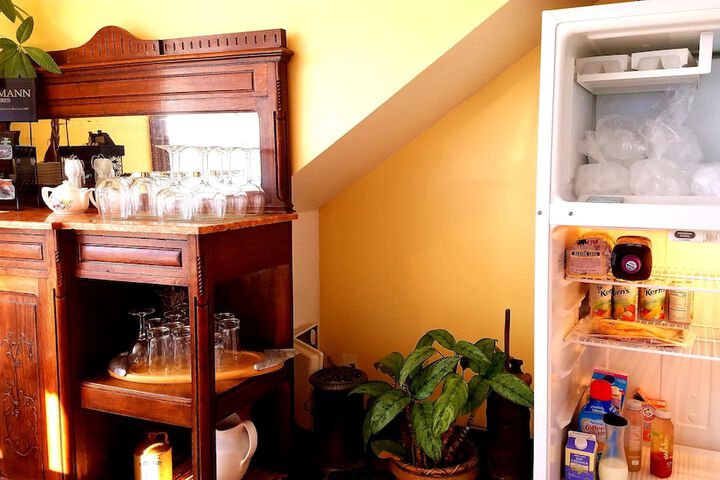 Lounge 70 of 92