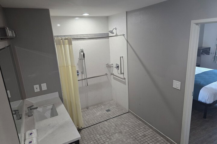 Room 13 of 18