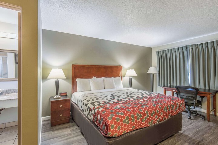 Econo Lodge Inn & Suites Yreka