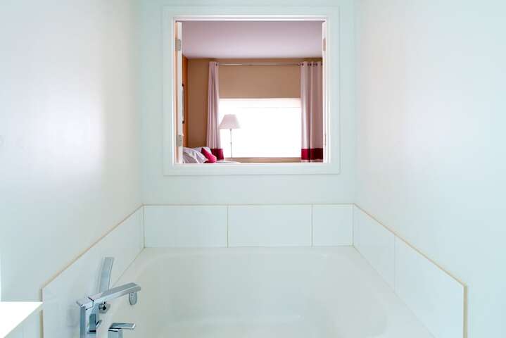 Room 4 of 20