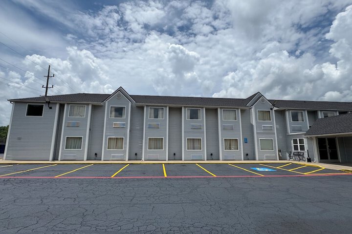 Americas Best Value Inn & Suites Ada