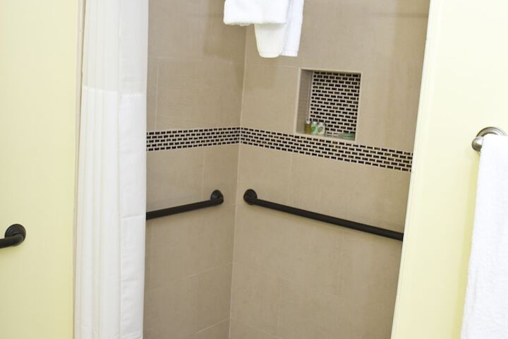 Room 10 of 32