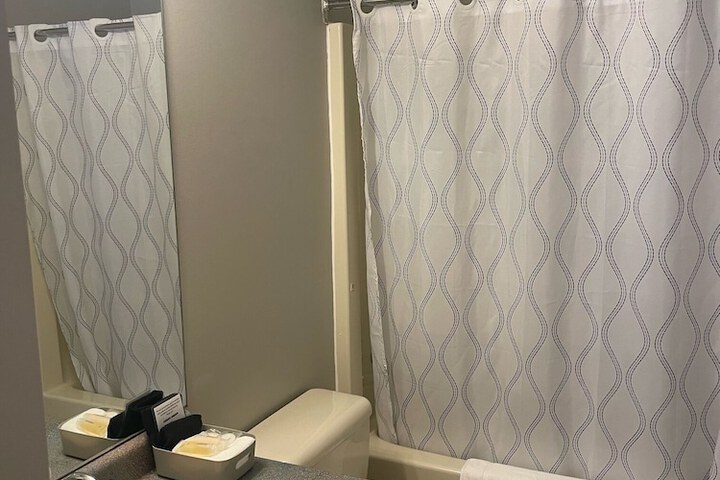 Room 16 of 24