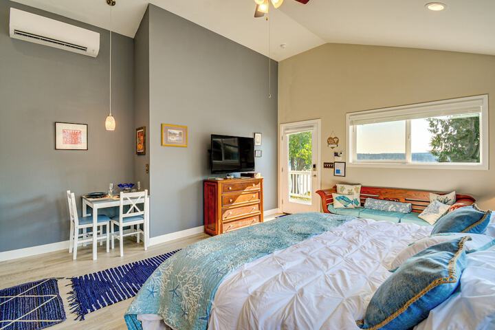 Bremerton Studio w / Bay View: Beach Access!