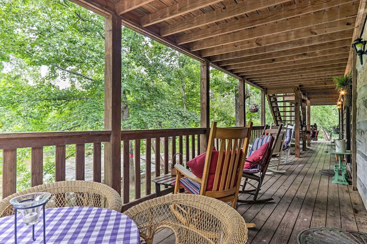 Outdoorsmens Paradise on the Little River