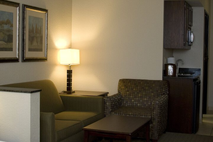 Holiday Inn Express Hotel & Suites Pittsburg by IHG