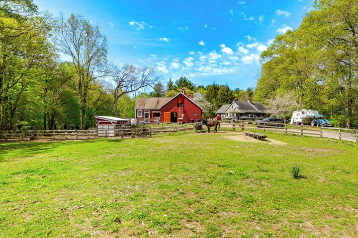 Killingly Barnyard Studio in Wine Country!