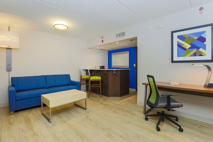Room 12 of 50