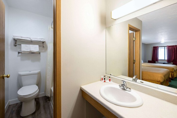 Room 32 of 59