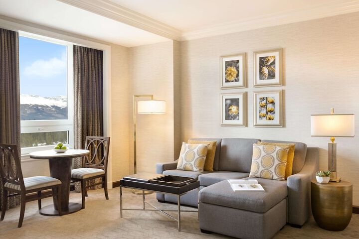Room 45 of 215