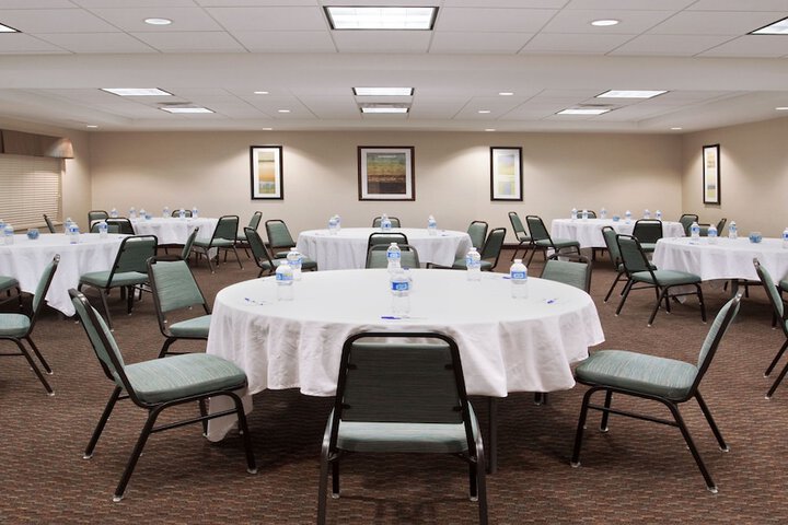 HOLIDAY INN EXPRESS & SUITES ZANESVILLE NORTH by IHG