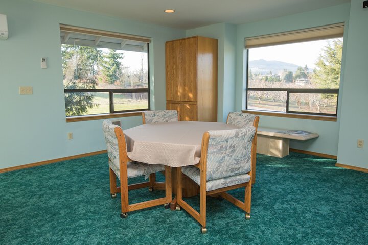 Room 21 of 38