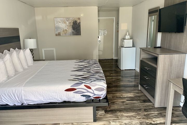 Room 11 of 33