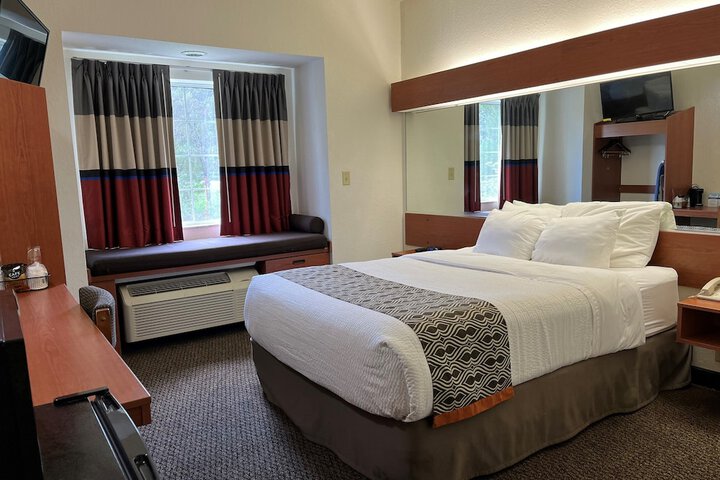 Room 32 of 53