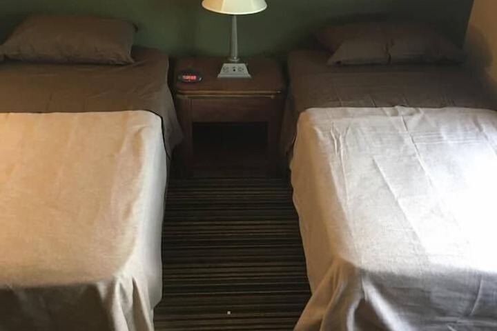 Room 5 of 8