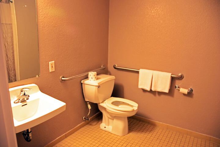 Room 13 of 36