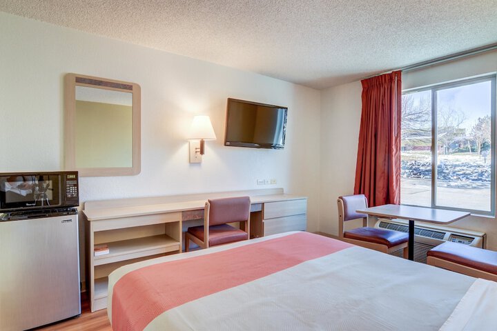 Room 13 of 33