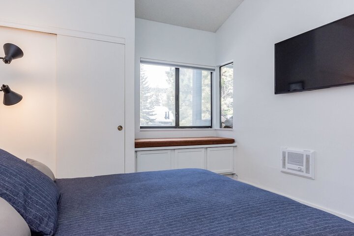 Room 33 of 49