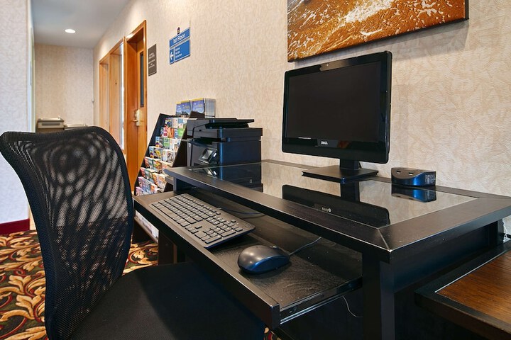 Best Western Dallas Inn & Suites