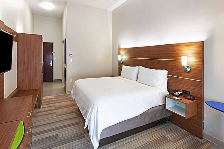 Holiday Inn Express Indianapolis - Southeast by IHG