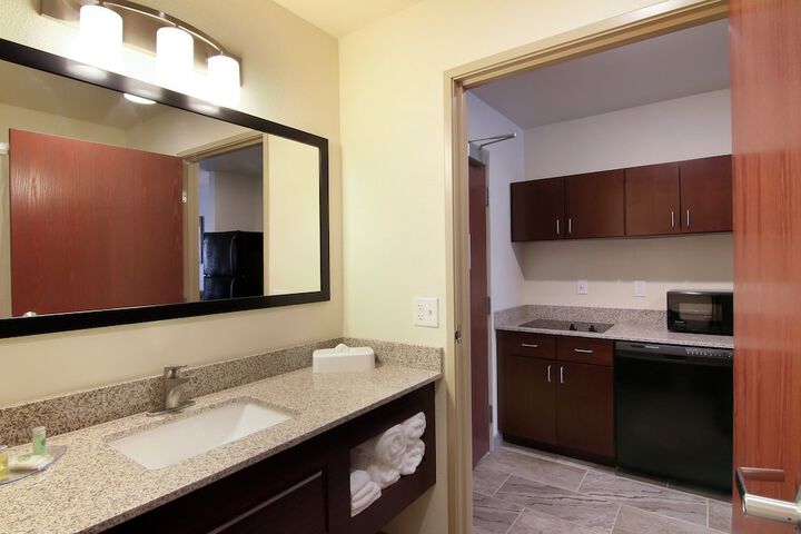 Cobblestone Inn & Suites at UW Stout Downtown Menomonie