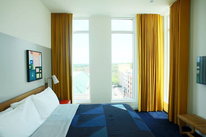 Room 30 of 103