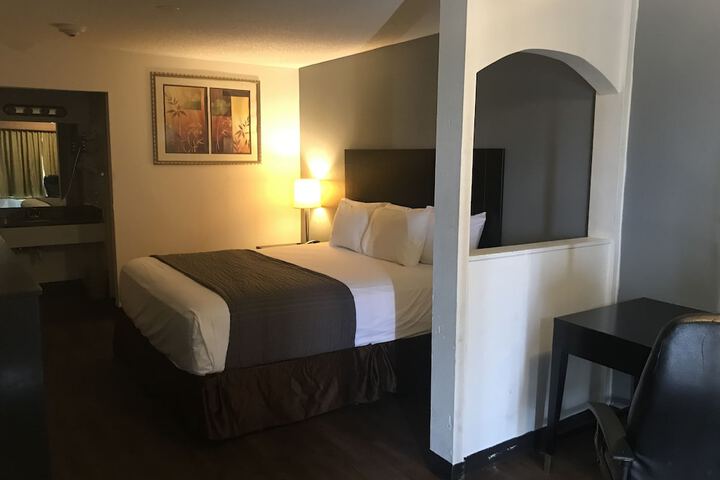 Room 9 of 13